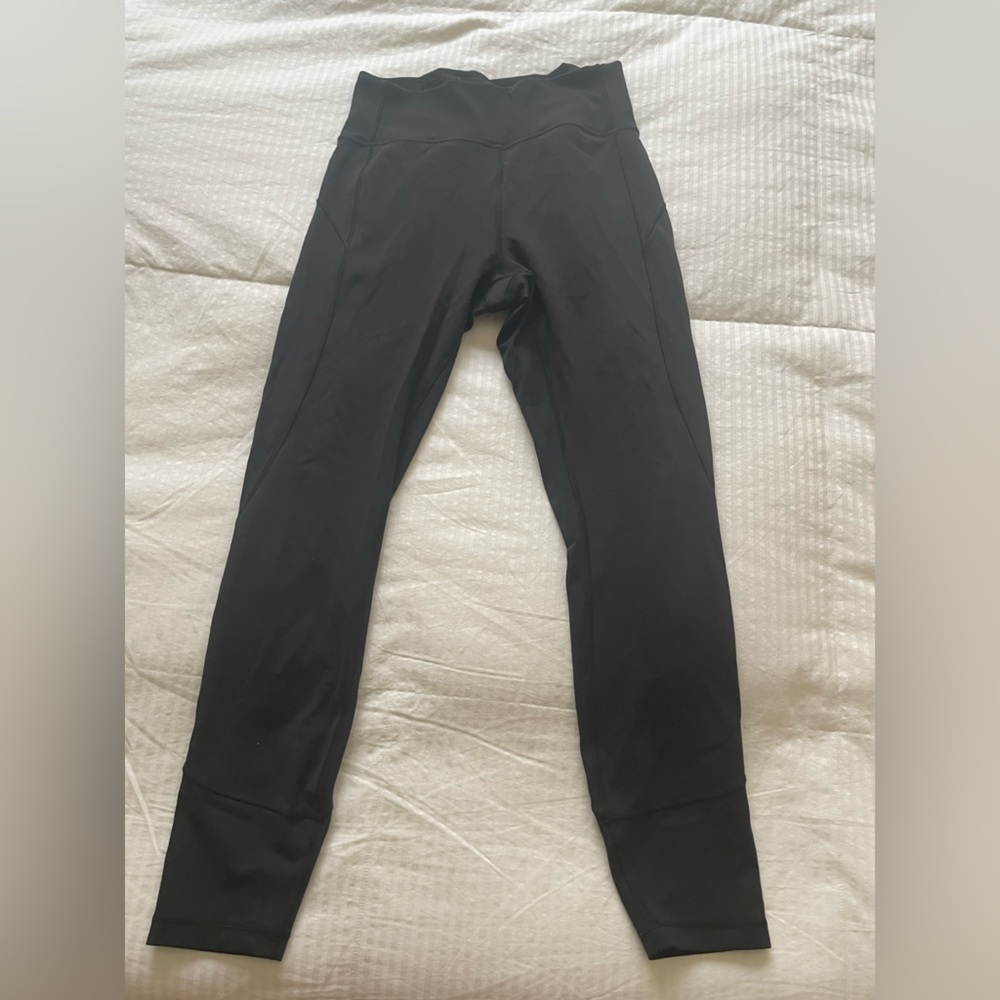 Lululemon In Movement tight size 6 25”